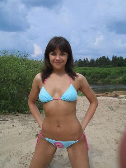 Развлекается у моря с нагими сиськами xxx фото Смотреть голый онлайн